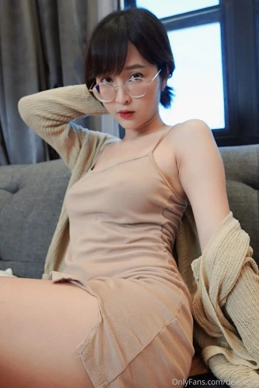 KWVX9EAH (1/4)