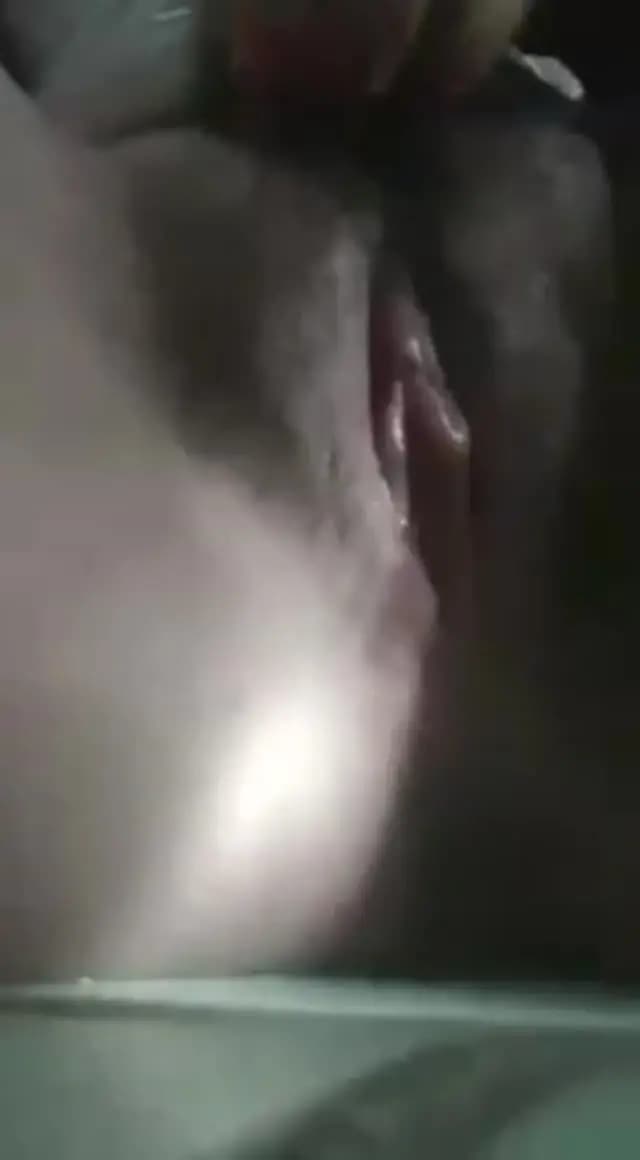 D9E9KHQ0 (1/2)