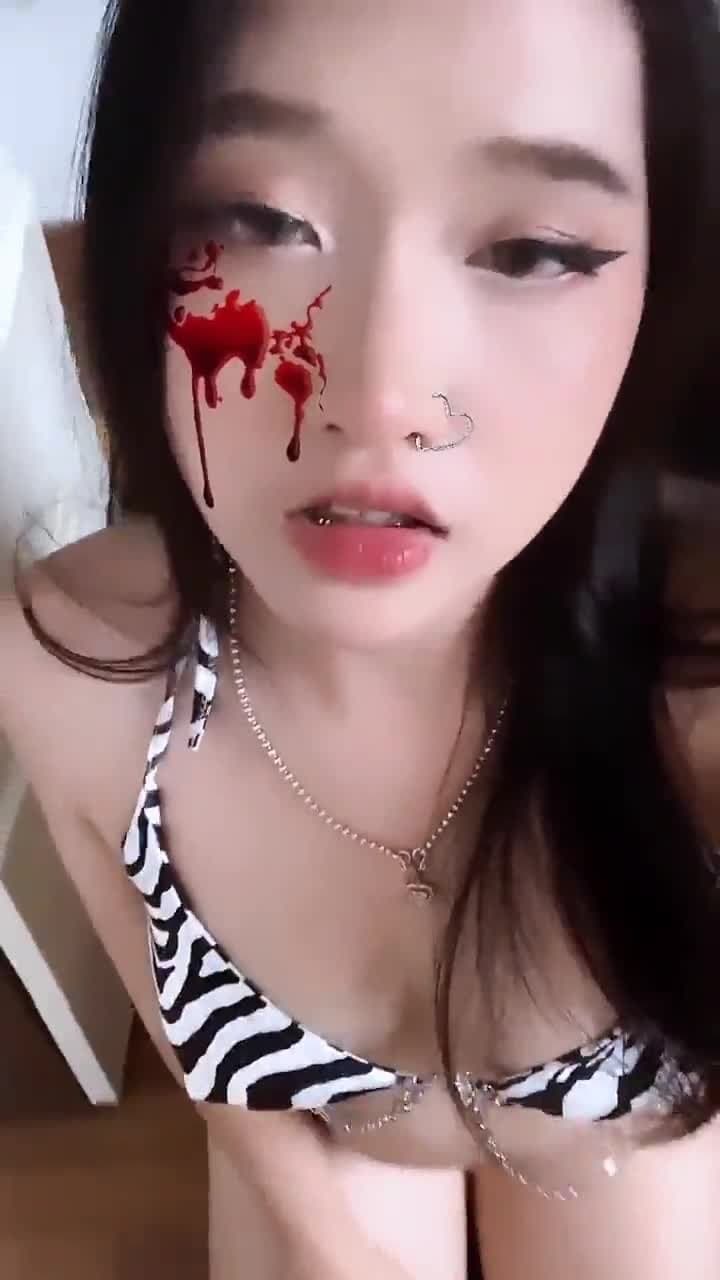 Teenage girl shows off her sexiness (26/63)