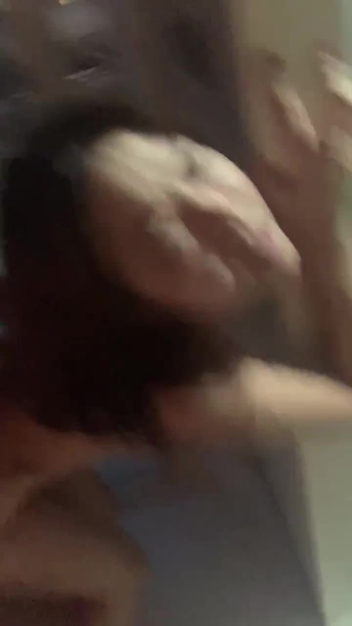 คลิปหลุดทางบ้าน เล่นกันตรงระเบียงเลยสุดเกิ๊น ลูกพี่ (2/4)