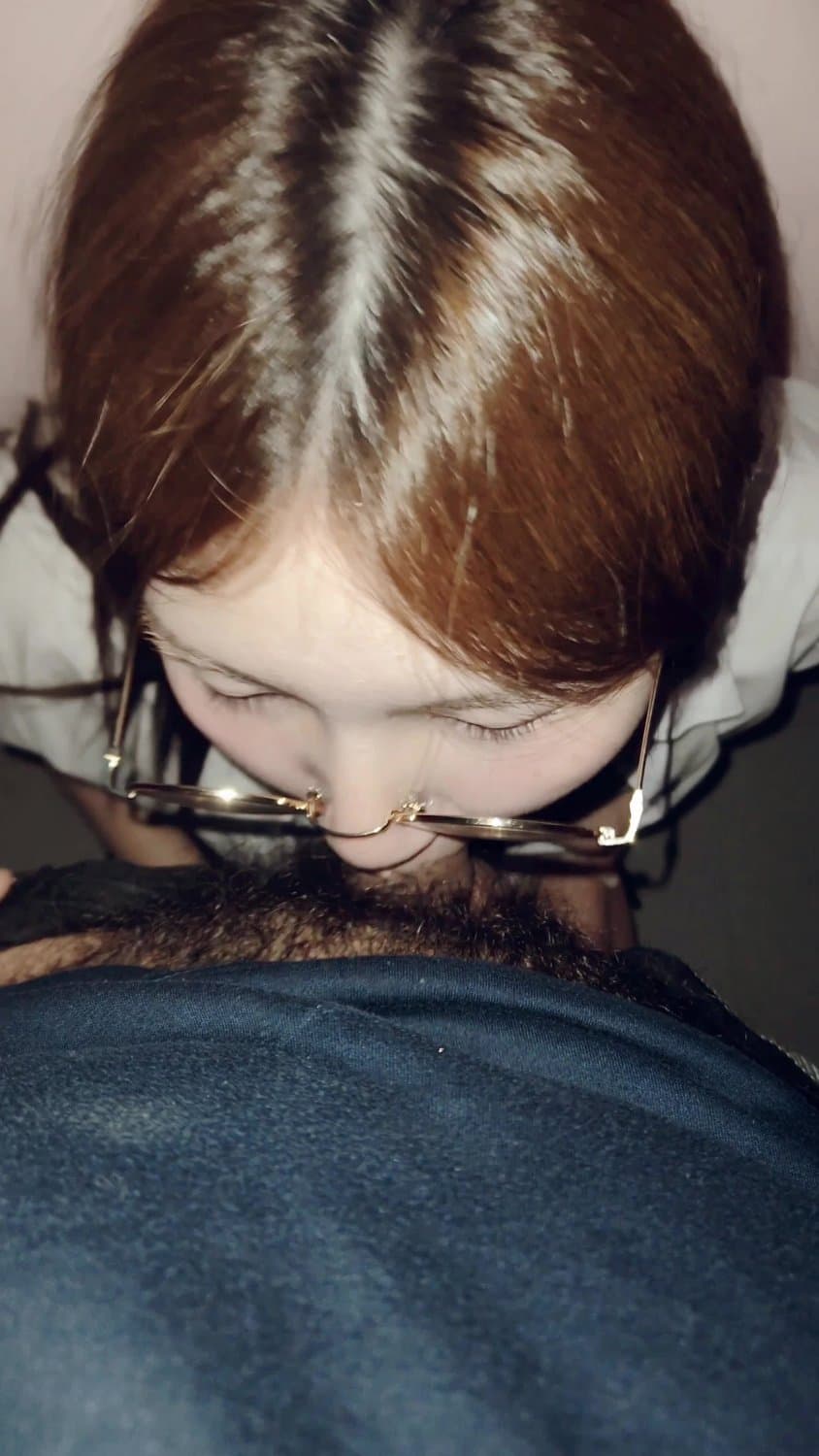 Cute Thai girl blowjob (8/42)