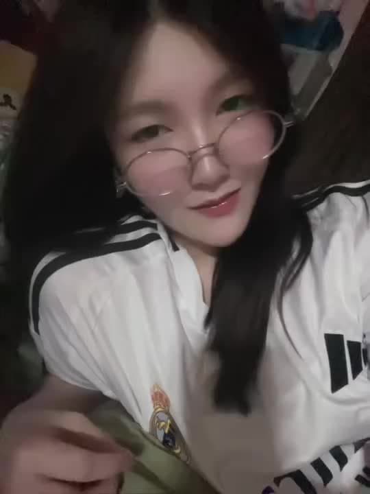 Cute Thai girl blowjob (19/42)