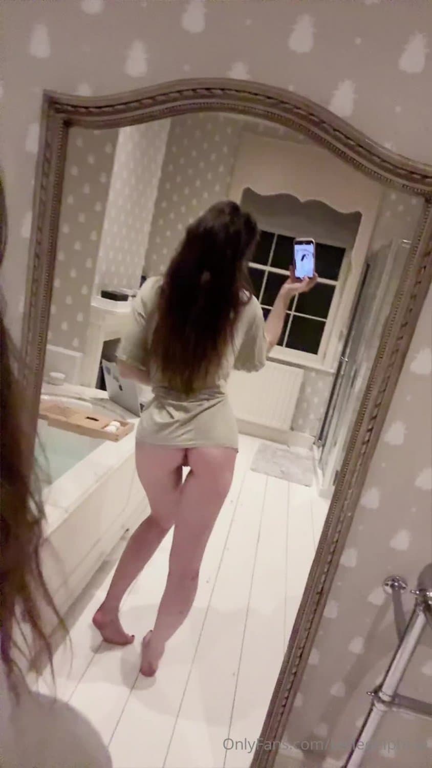 Slut: Belle Delphine (10/23)