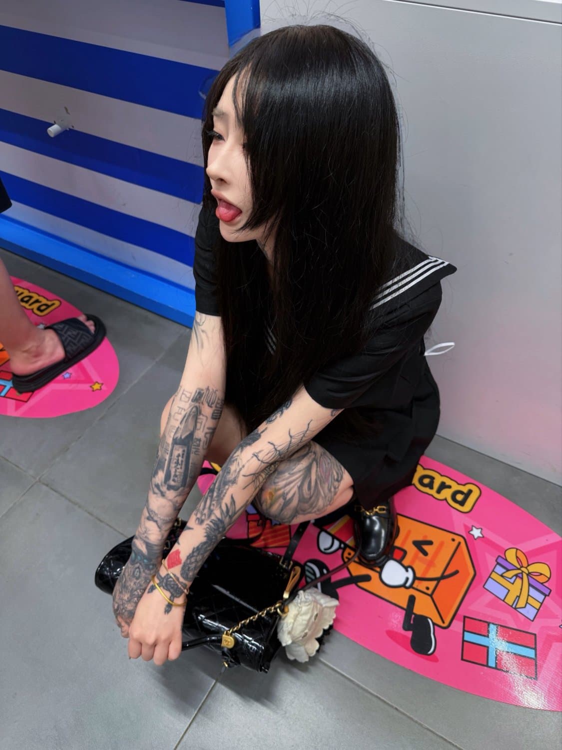 ⠀ (18/295)
