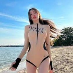 Made in Thailand happy girl show her skill in camera (11/27)