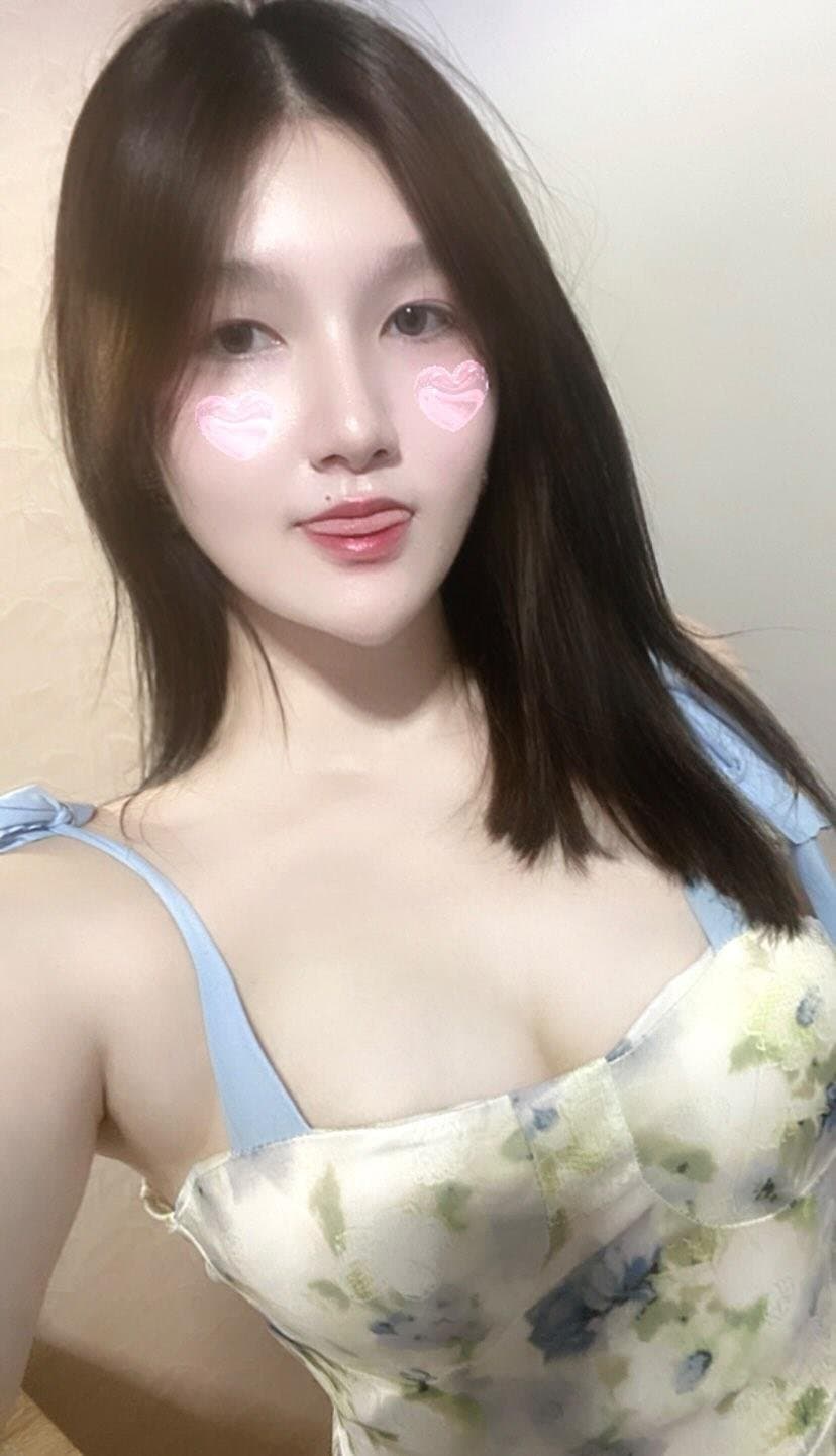 Cute Thai girl show her boobs (27/150)