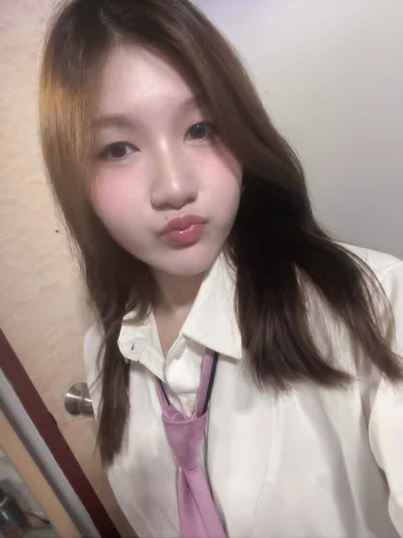 Cute Thai girl show her boobs (61/150)