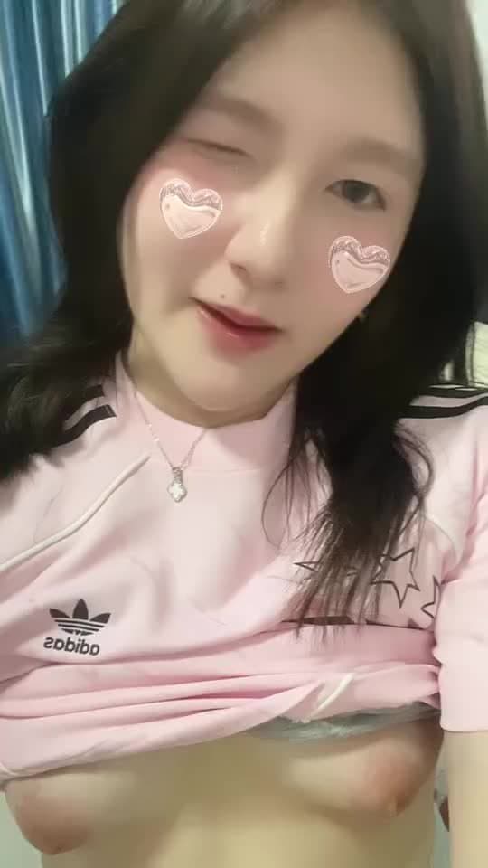 Cute Thai girl show her boobs (73/150)