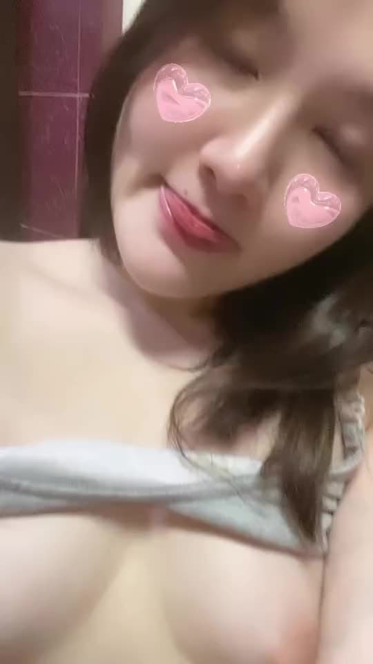 Cute Thai girl show her boobs (92/150)