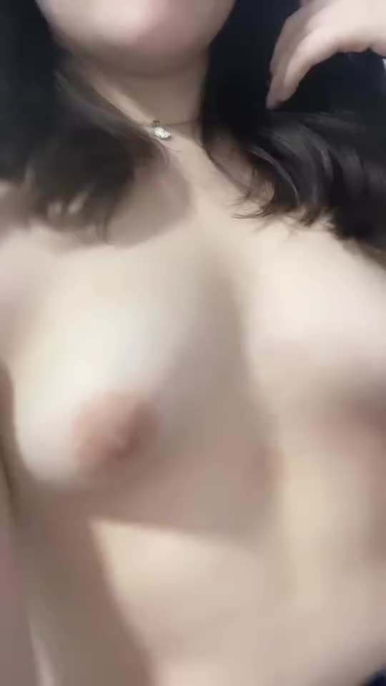 Cute Thai girl show her boobs (93/150)