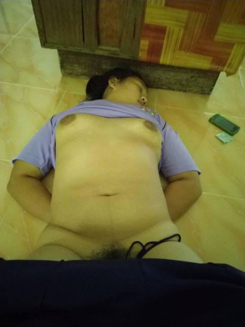 นักศึกษาหอในหิวไม่เบาเอาในห้องเรียน (1/9)