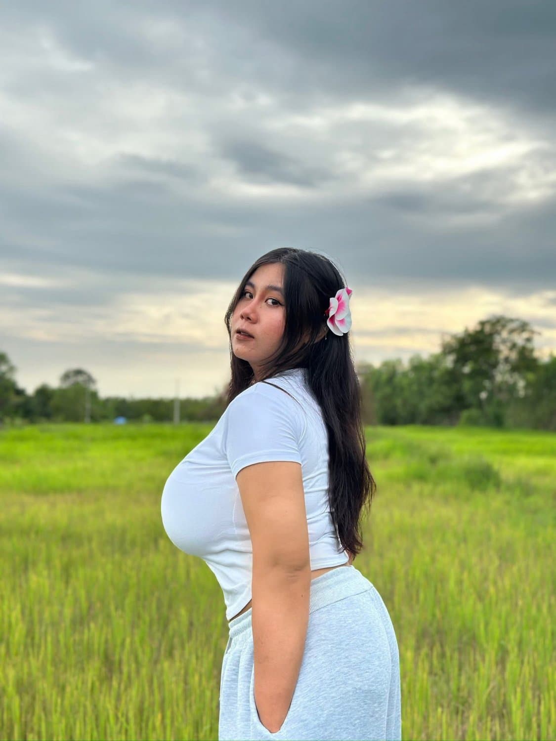 Feel like gonna cum with this big slut boobs (4/21)