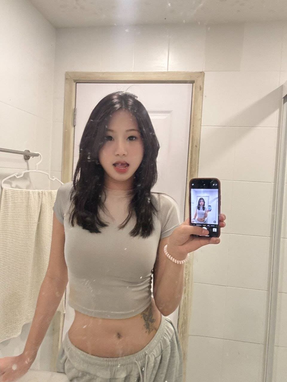 I'm ready to suck your cock everywhere. (6/40)