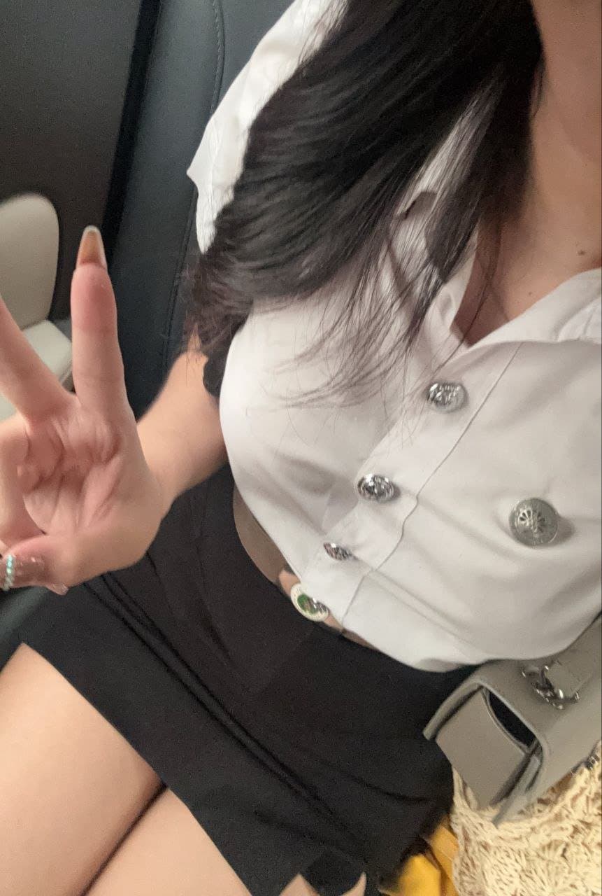 I'm ready to suck your cock everywhere. (8/40)
