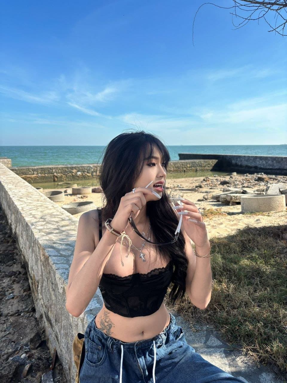 I'm ready to suck your cock everywhere. (22/40)