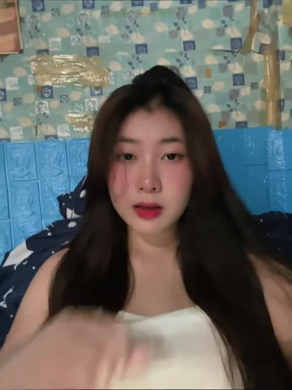 อีแพทตี้ กระหรี่ร่านควย ทรงเนิร์ดๆแต่จริงๆเป็นตัวรีดน้ำควยชั้นดี ขย่มจนน้ำอีกฝ่ายแตก (12/45)