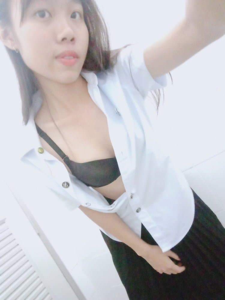 น้องฟ้ายั่วควยผัวจนหลุด (39/86)