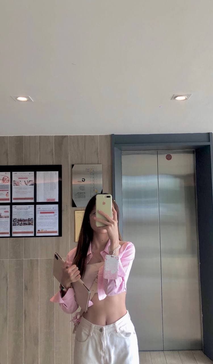 The sexiest girl in Asia with glasses (19/111)