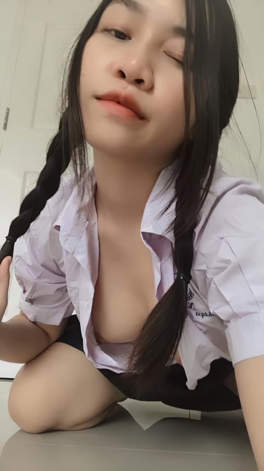 Fon Asian slut student (4/6)