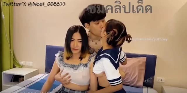 คลิปหลุด noei_998877 สาวสวยสองคนรุมเย็ดหนุ่มหรือโดนหนุ่มเย็ดก็ไม่รู้โดนเย็ดทีร้องทั้งคู่ครางไม่แพ้กันเลยฟินควยชิบหายเย็ดไปเลยสองหีเน้นๆ (1/1)