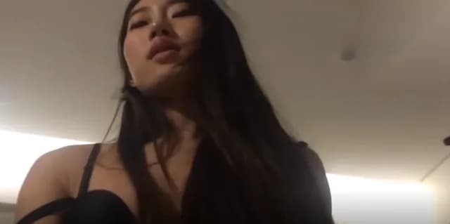คลิปหลุด ทางบ้าน หนุ่มสาววัยรุ่นจีนแอบแฟนมาเย็ดกับหนุ่มข้างห้องนอนโม็คควยเสียวๆคร่อมควยขย่มยาวๆครางโครตเสียวเงี่ยนจัดๆ (1/1)
