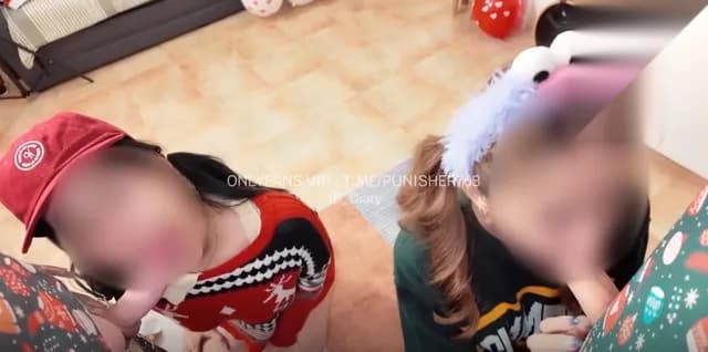 คลิปหลุด jbswg_diary น้องเจลลี่กับเพื่อนสาวอีกคนคงจะชอบของขวัญคริสมาสปีนี้ที่สุดเลยจับไม่ปล่อยมือเลยดูดอมด้วยก่อนจะโดนจัดหนักคาโซฟา (1/1)