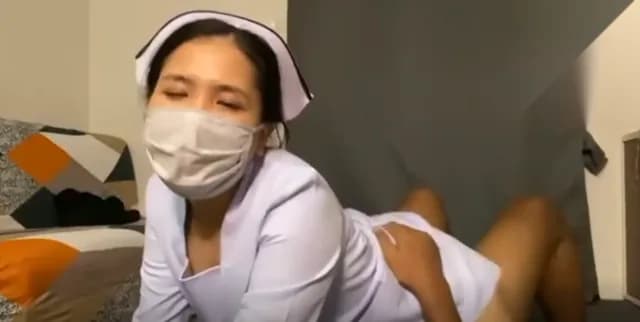 คลิปหลุด natty_horny น้องนัตตี้ เย็ดหีสาวคุณหมอคาชุดพยาบาลเลยฉีดเข็มไห้หมอสาวหน่อยแตกคารูหีเลย (1/1)