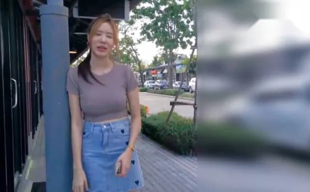 Fuji_chan คลิปหลุดน้องฟูจิ ยืนโบกรถหาผู้โชคดีมาเย็ดสดแตกใน ขึ้นรถแล้วไปหาที่เงียบๆเย็ดกัน เด็ดจัดเย็ดจนแตกในคาหี (1/1)