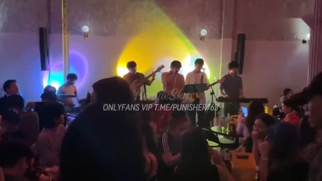 ดิลหญิงที่ร้านเย็ด hongtaeskykub Onlyfans ดื่มพอได้ที่ชวนเปิดห้องเย็ด จับเลียหีให้น้ำเดินก่อนเลย เอาควยให้โม๊คแล้วจับเย็ด ชักน้ำแตกใส่ปาก (1/1)