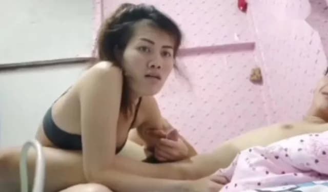 คลิปหลุดทางบ้าน เจ้เงี่ยนผัวตั้งกล้องถ่าย จับถอดกางเกงอมควย แล้วขึ้นคร่อมขย่มเย็ด จับกระเด้าหีซอยแรงให้เสียวฟินหีอย่างเด็ด (1/1)