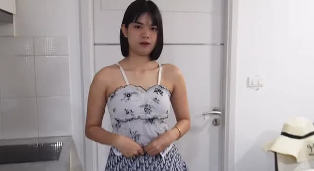 คลิปหลุด สาววัยรุ่นบุรีรัมย์ ขายตัวรับงานกับฝรั่งควยใหญ่ครั้งแรก นั่งอมควยเต็มปาก โดนจับเย็ดท่าหมา ตูดใหญ่สูงยาวกำลังดี เย็ดสดปล่อยแตกในคาหี (1/1)