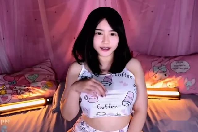 คลิปโป๊ไทย Creampiedaily (ไม่ปิดหน้า) อวบนมใหญ่หุ่นน่าเย็ดมาก แหวกกางเกงเย็ดกระแทกดังตับๆ หีอวบโหนกใหญ่ (1/1)