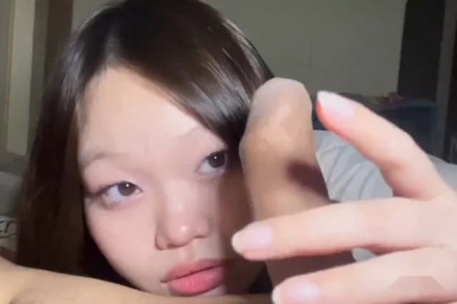 คลิปหลุดสาวอวบ คนดังทวิต น้องแนท natnpnicha อมควยให้ผัวอย่างเสียว เงี่ยนหีเลยโดนซอยยับแตกในคาหี (1/1)