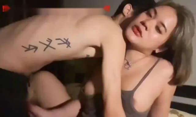 คลิปหลุดทวิตเตอร์ น้องครีม ผมสั้นลีลาสุดเด็ด โม๊คควยเดือดๆ ทั้งดูดทั้งอม ก่อนจะโดนแทงหีร้องครางเสียวลั่น เย็ดอย่างมันส์ (1/1)