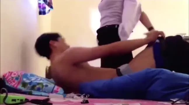 นักบอล มหาลัย หลุด ตั้งกล้องเย็ดสาว (1/1)